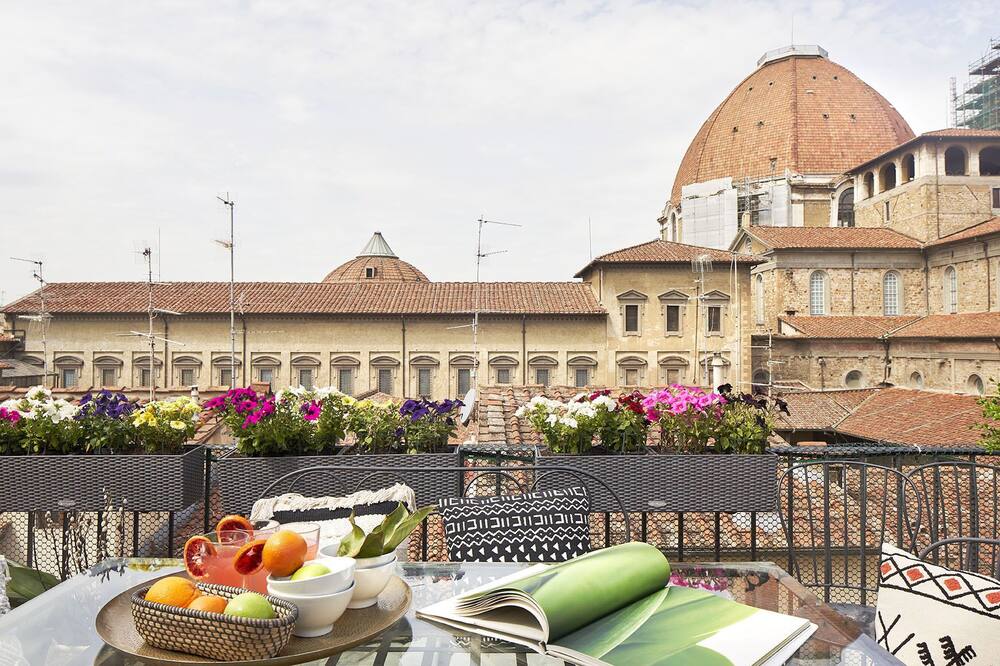 A Few Steps to The Duomo Majestic 5BD Apt