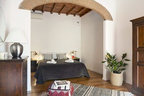 Appartement, 5 chambres | 4 chambres, lit de bébé (gratuit), accès au Wi-Fi (inclus)