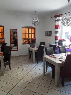 Daily buffet breakfast (EUR 13.60 per person) - Schweizer Stubb (Kaiserslautern)