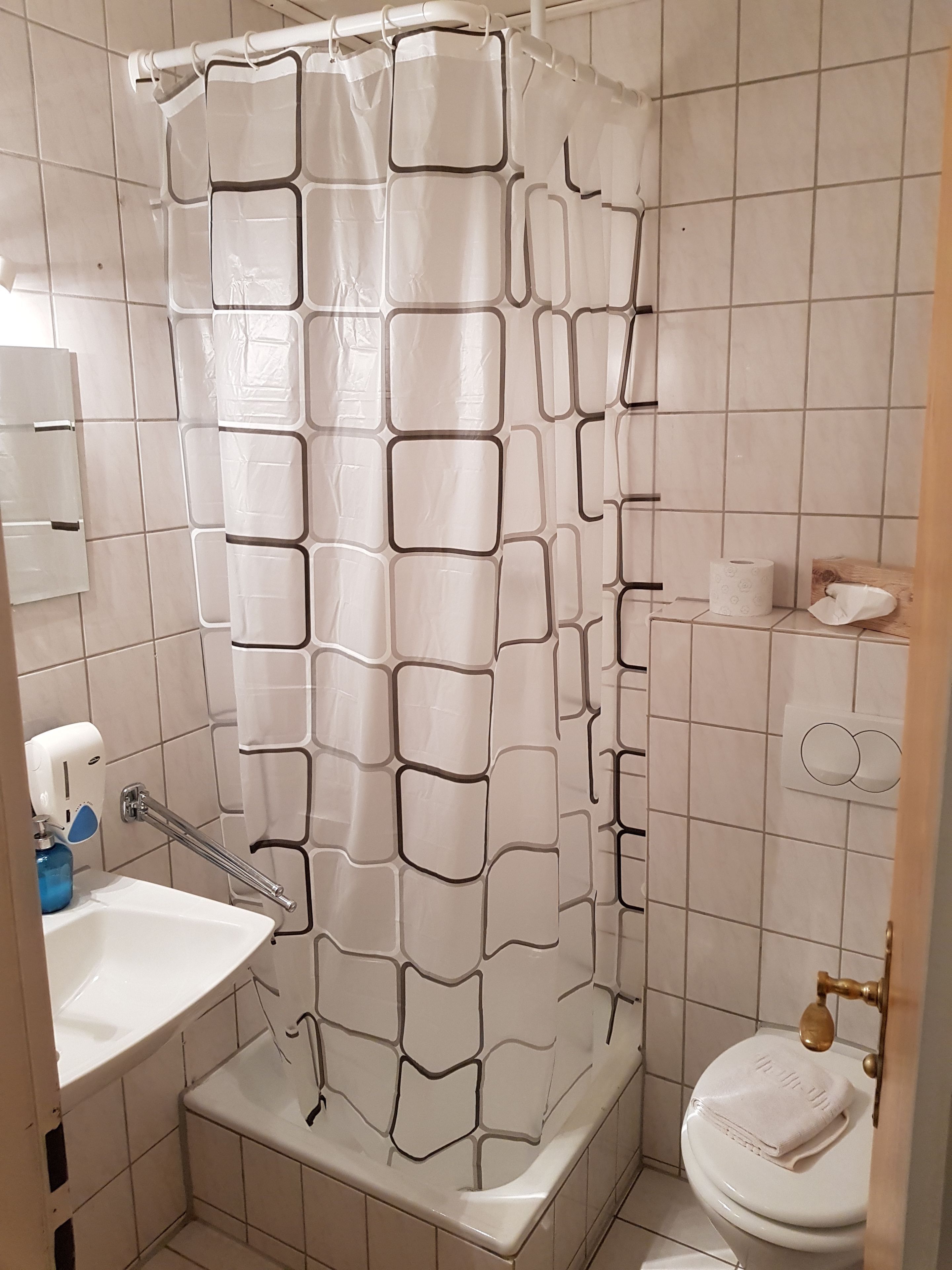 Baño | Regadera, amenidades de baño gratuitas, toallas 
