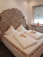 Desk, soundproofing, free WiFi, bed sheets