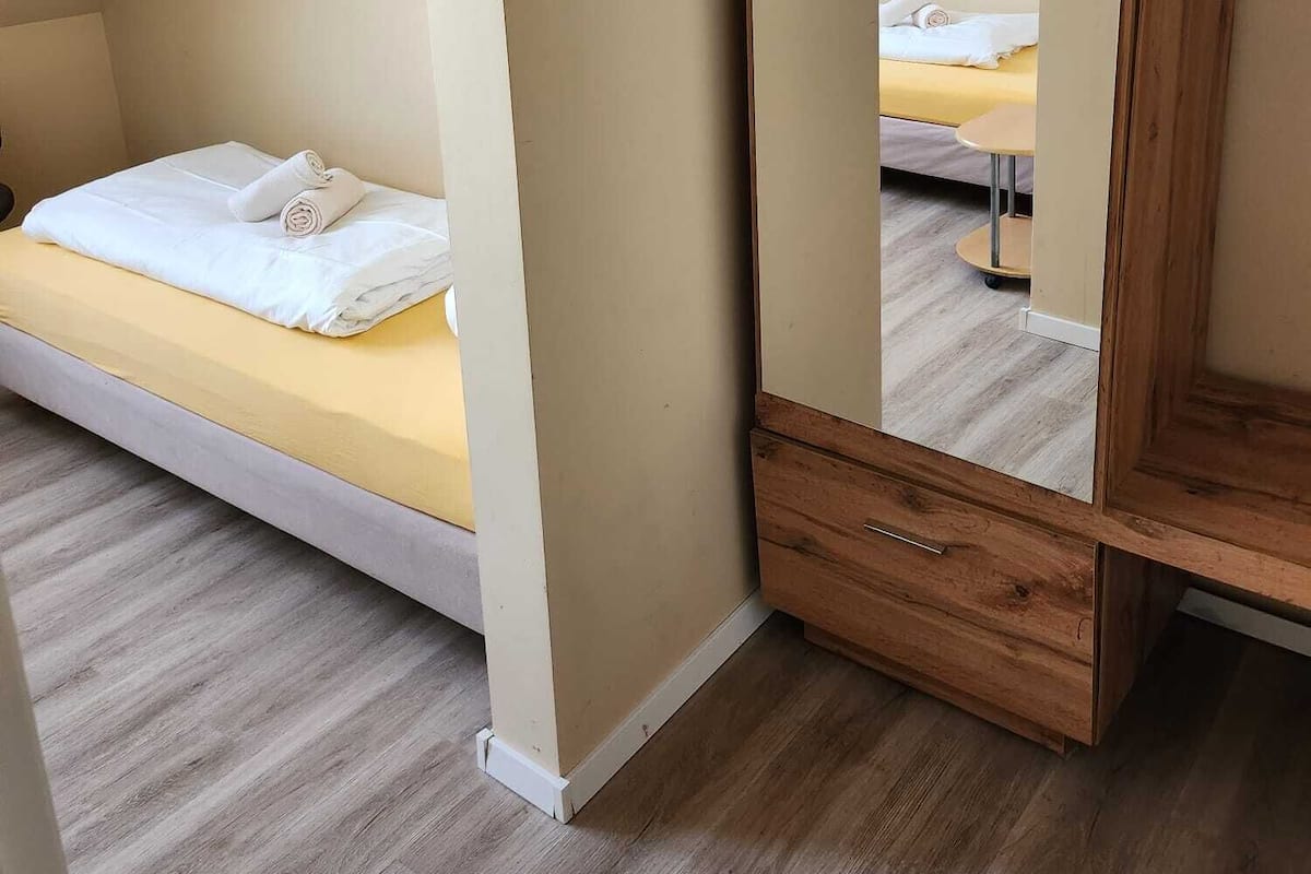 Chambre Double Économique, 1 lit double, non-fumeurs | Bureau, chambres insonorisées, Wi-Fi gratuit, draps fournis