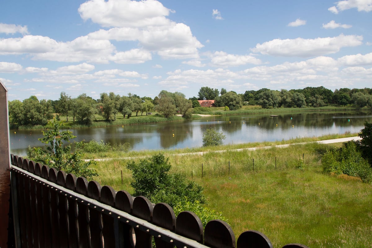 Triple Room, Partial Lake View | Desk, WiFi (free), bed sheets