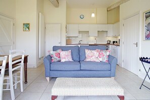 Cottage | Living area - Chestnut Lodge (Eastbourne)