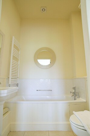 Casa de campo | Baño | Artículos de higiene personal gratuitos, secador de pelo y toallas