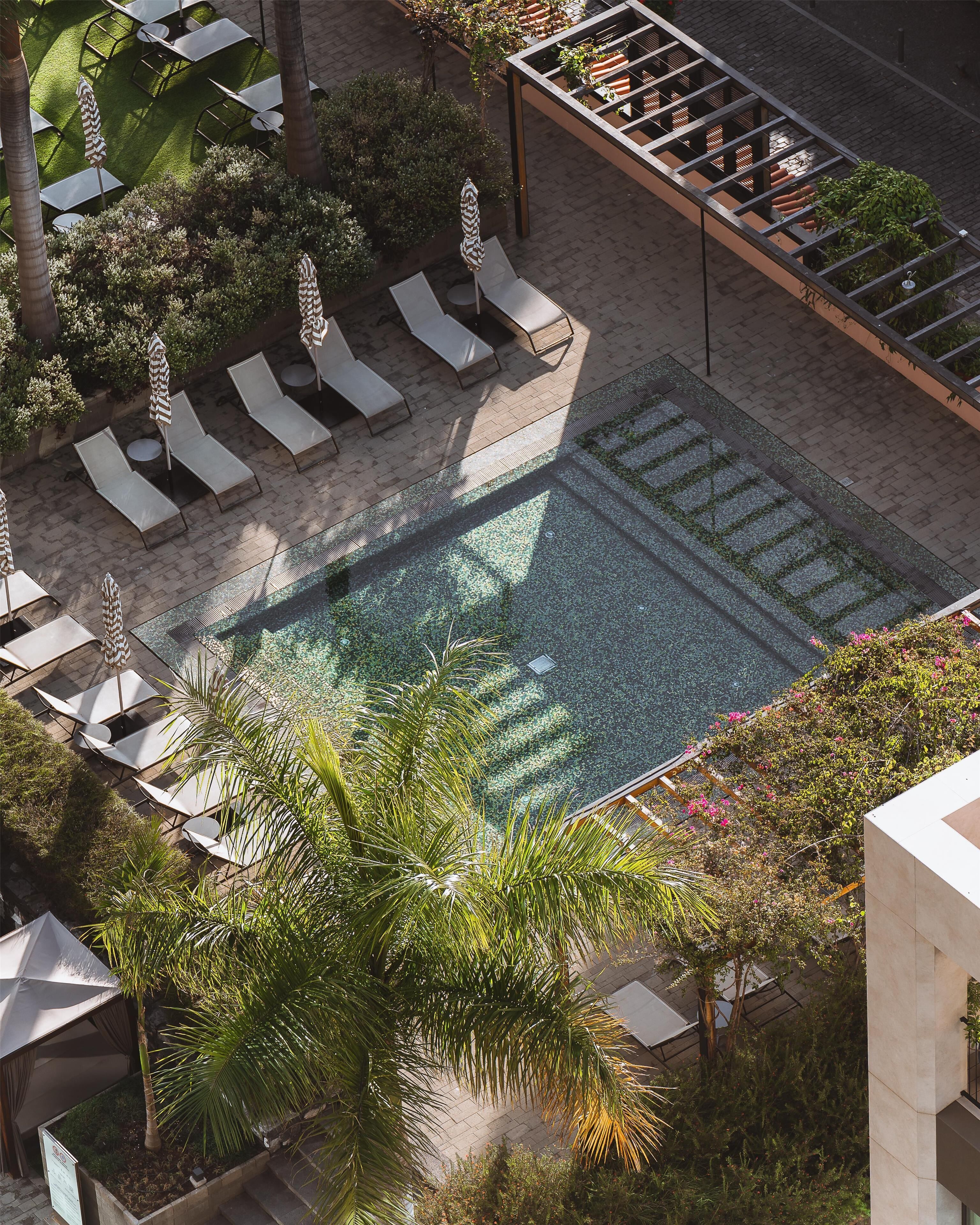 2 indoor pools, 2 outdoor pools, pool cabanas (surcharge)