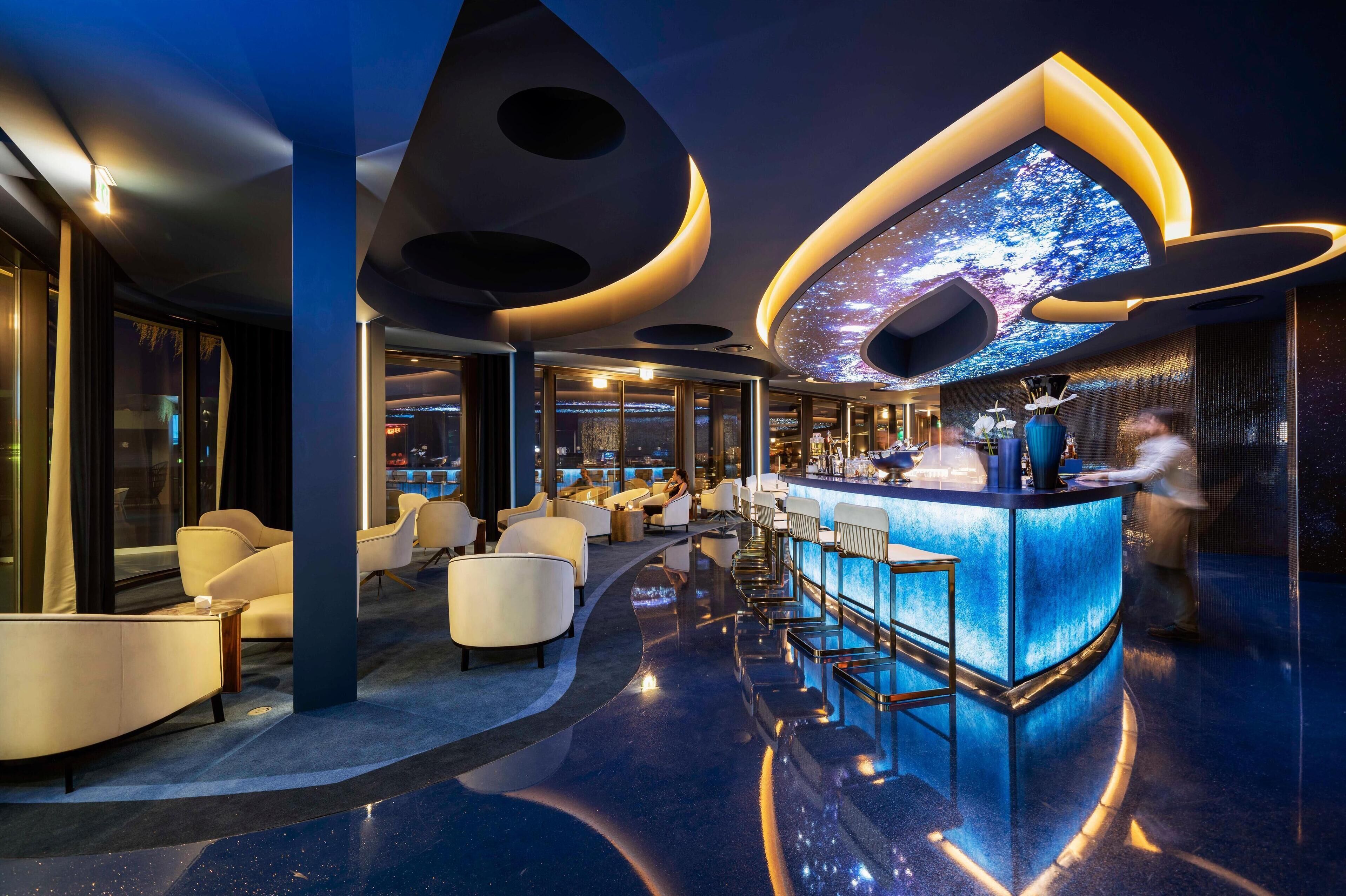 5 quầy bar/khu lounge, 2 quán bar cạnh hồ bơi 
