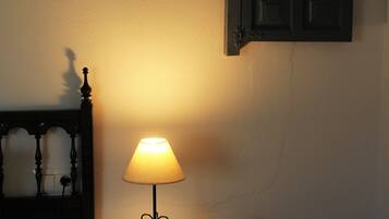 Estudi familiar, vistes al jardí (Oliva) | 1 dormitori, decoració individual i mobiliari individual