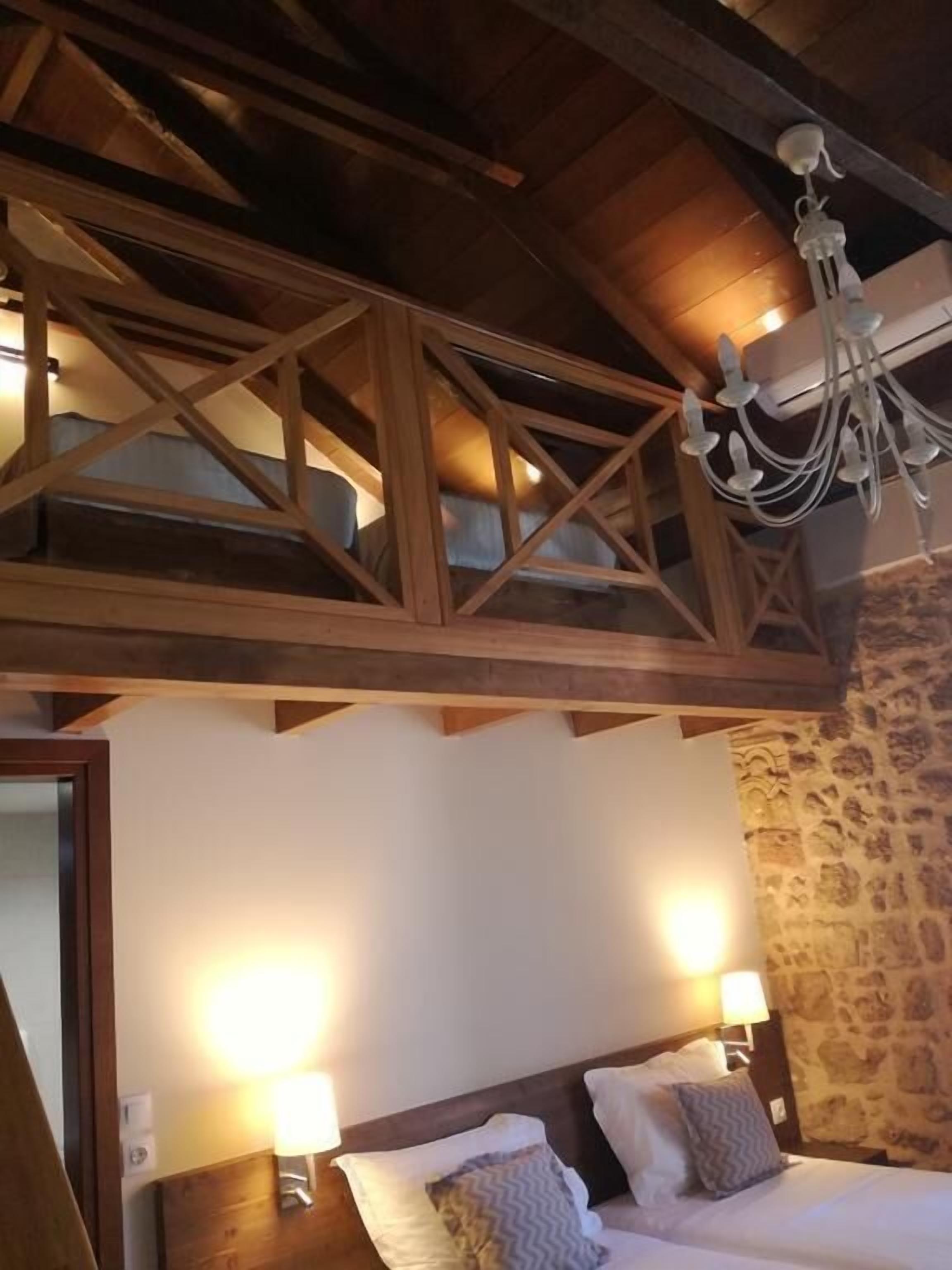 duplex | in-room safe, desk, blackout curtains, soundproofing