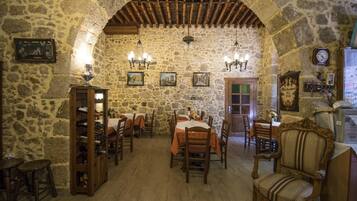 Lunch, dinner, brunch served; Greek cuisine