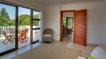 Luxury-Penthouse | Zimmersafe, Zustellbetten, kostenloses WLAN, Bettwäsche