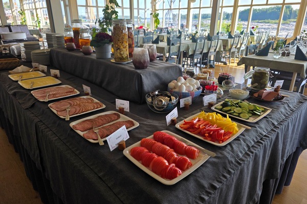Daily buffet breakfast for a fee