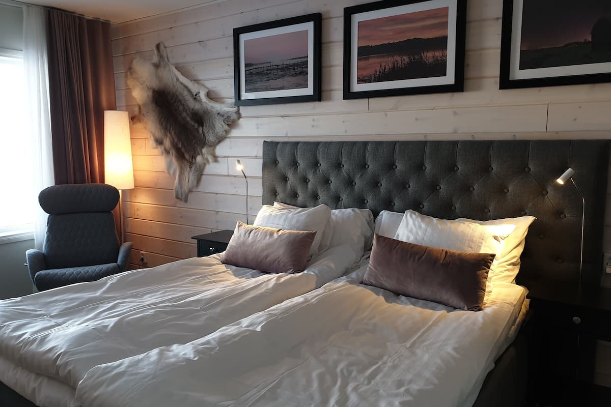 double or twin room, private bathroom | cots/infant beds, rollaway beds, free wifi, bed sheets