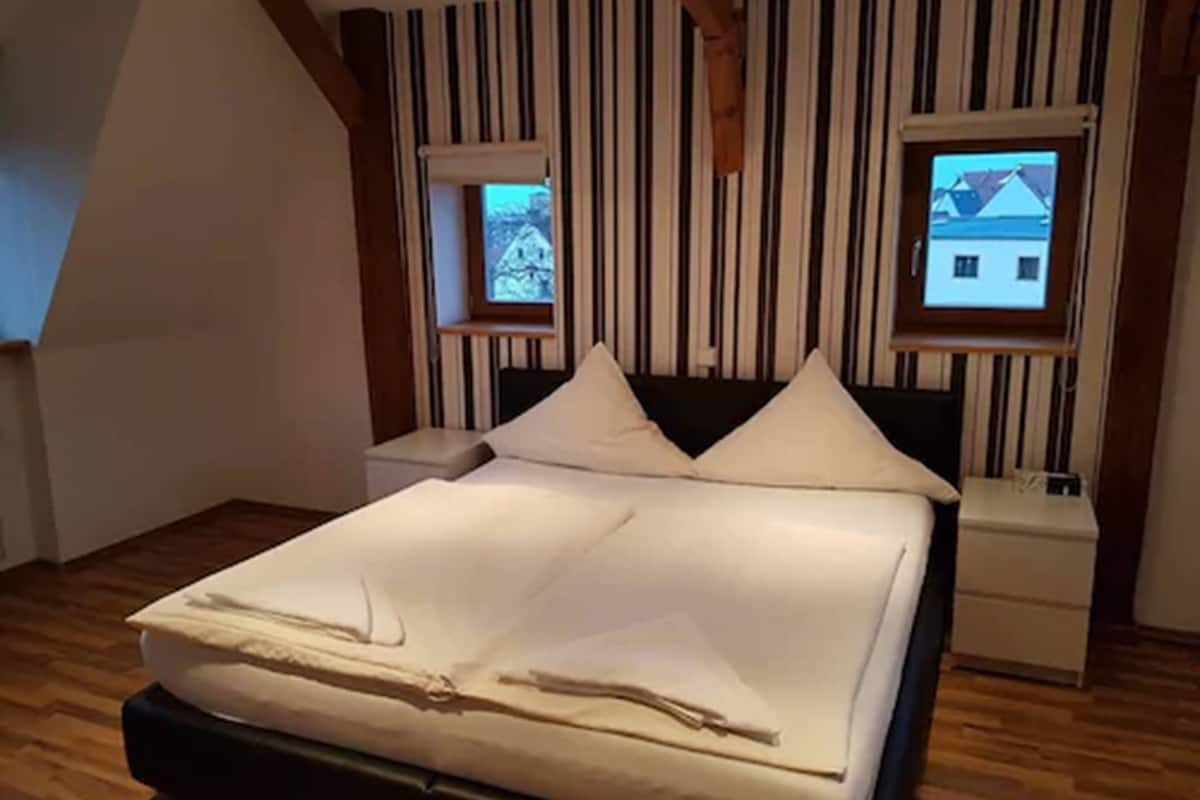 classic apartment, 2 bedrooms, non smoking | bed sheets