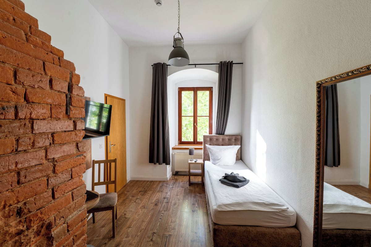 Single Room | Bed sheets