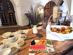 A breakfast buffet with various fruits, nuts, and grains. - Schloss Wurzen (Wurzen)
