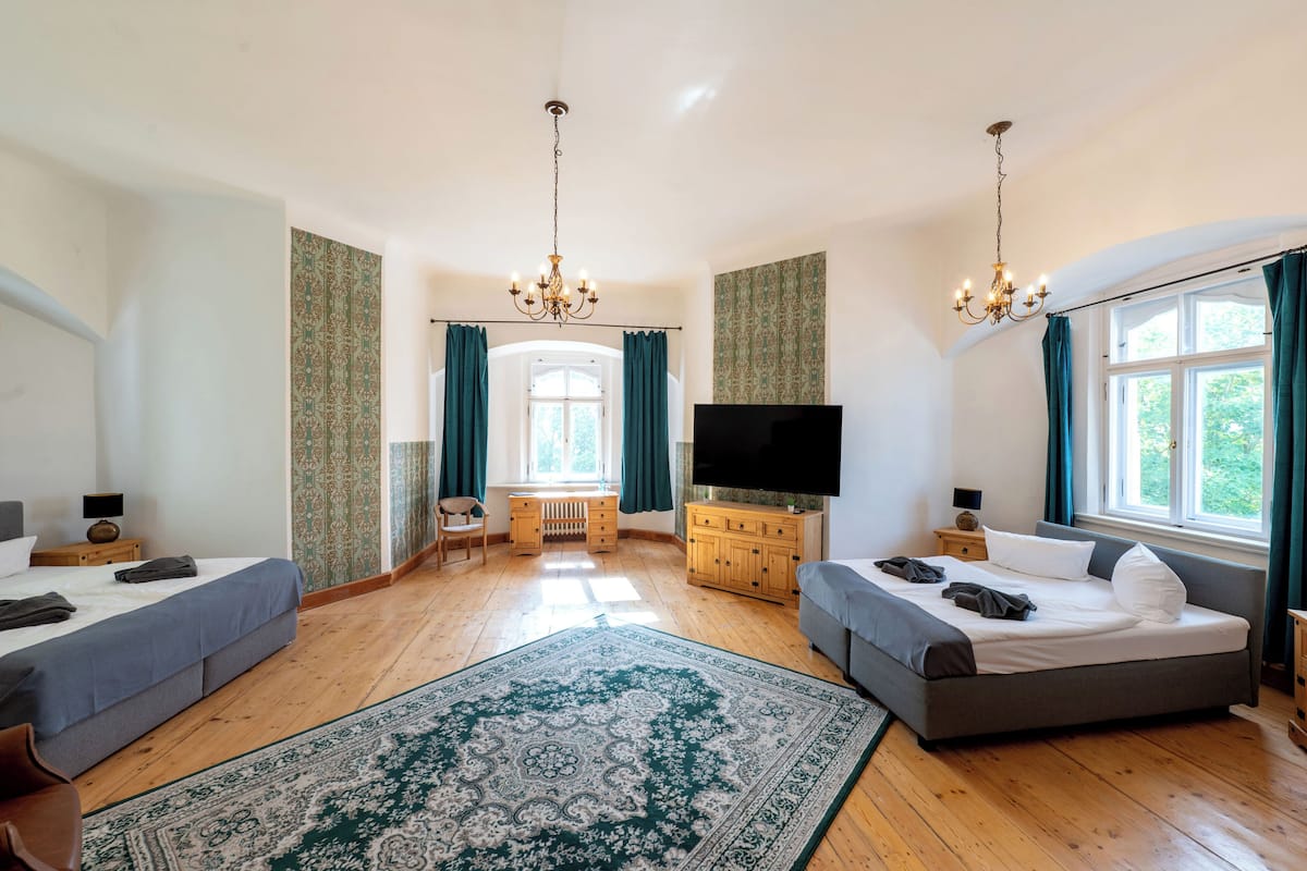 Apartment, 2 Bedrooms, Non Smoking | Bed sheets
