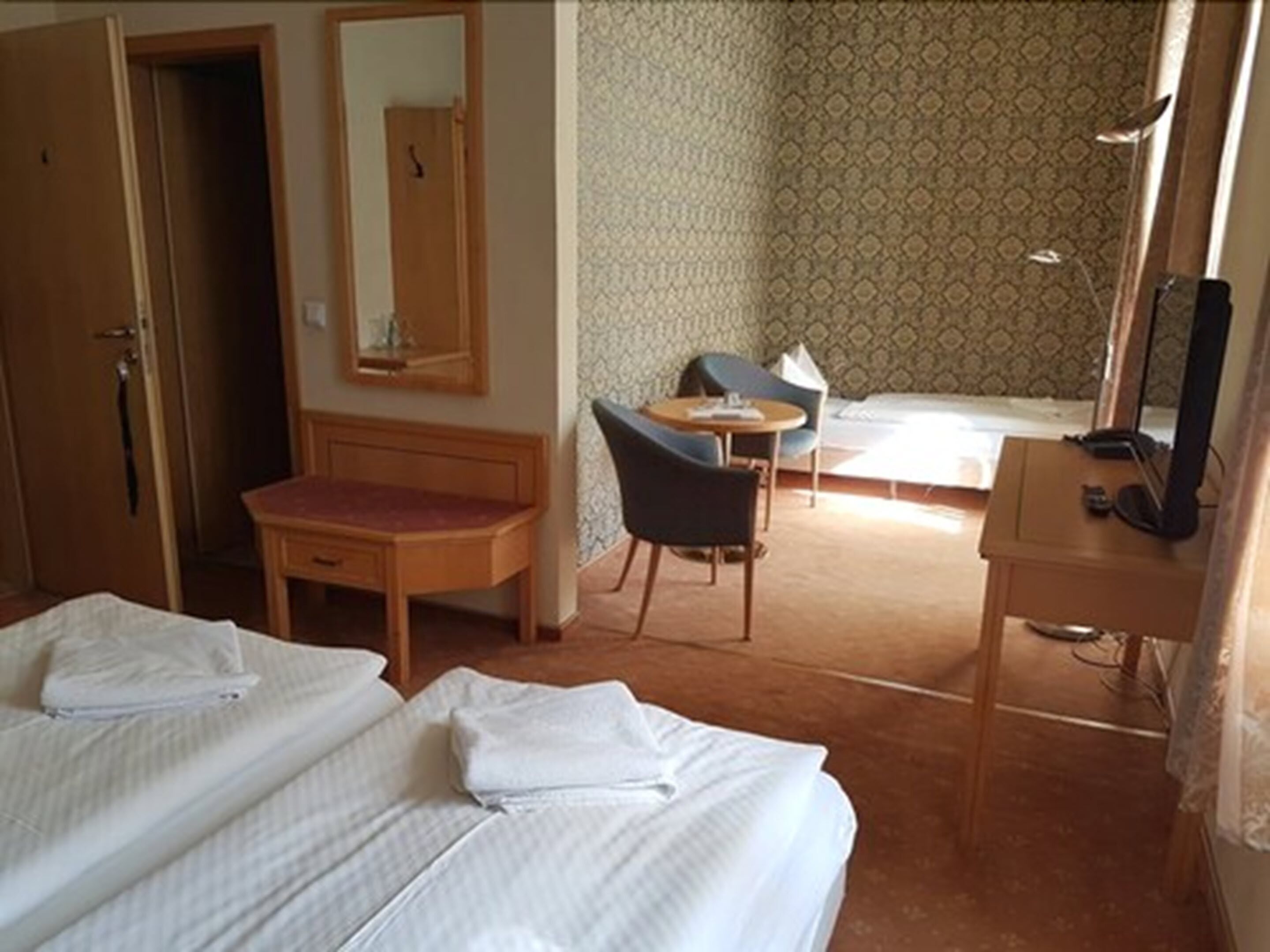 triple room | bed sheets