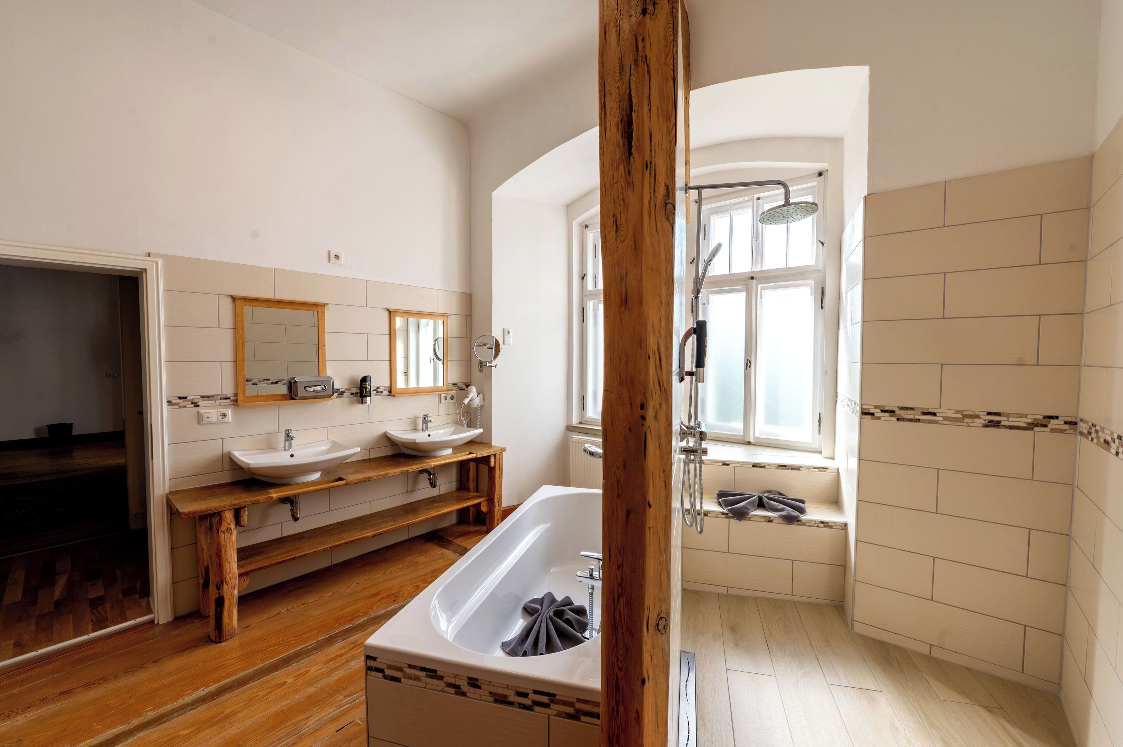 Apartment, 2 Schlafzimmer, Nichtraucher | Badezimmer | Komfortbadewanne, Regendusche, kostenlose Toilettenartikel, Haartrockner