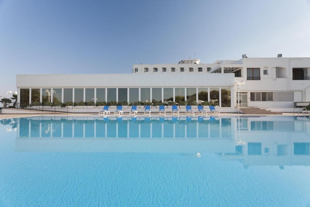 حمام سباحة