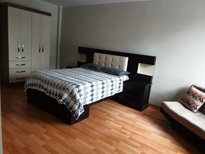 Double Room | Mobiliario individual, tabla de planchar con plancha, wifi gratis