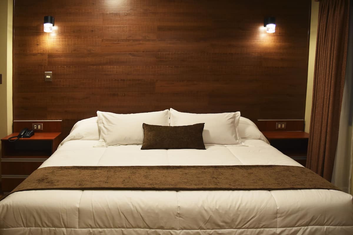 Premium Apartment, 2 Bedrooms, Accessible, Smoking | Premium bedding, down comforters, in-room safe, blackout drapes