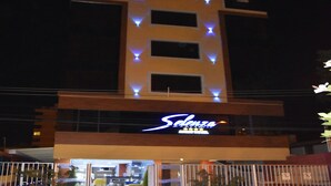 Front of property - evening/night - Selenza Apart Hotel (Cochabamba)