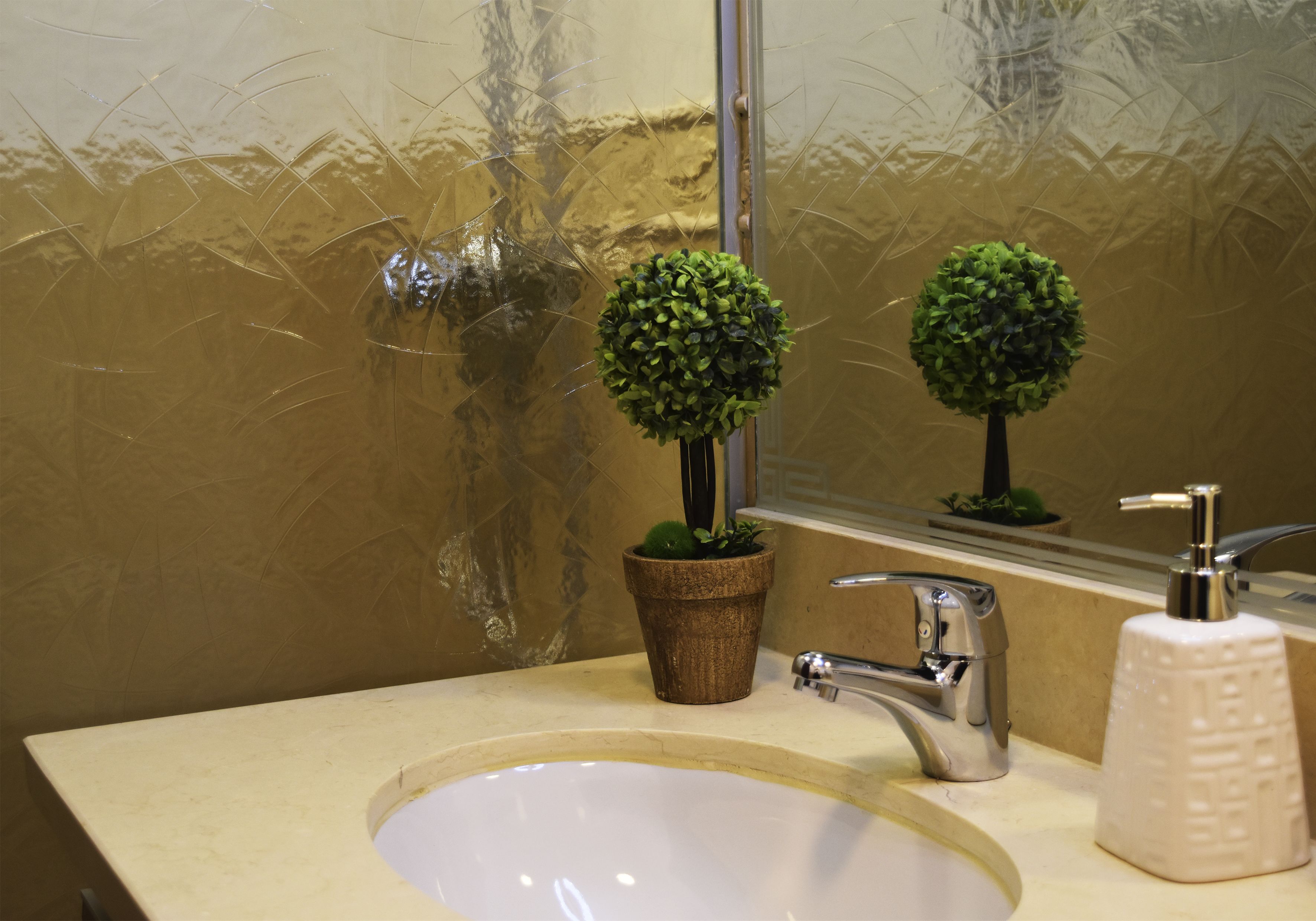 deluxe suite, 2 queen beds, accessible, non smoking | bathroom | free toiletries, hair dryer, towels