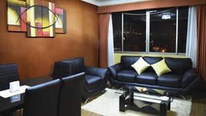 Premium Apartment, 2 Bedrooms, Accessible, Smoking | Living room | 55-inch flat-screen TV with cable channels, TV - Selenza Apart Hotel (Cochabamba)
