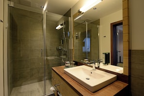 Standard Double Room, Balcony | Bathroom - Hotel Schwarz Alm Zwettl  (Zwettl)