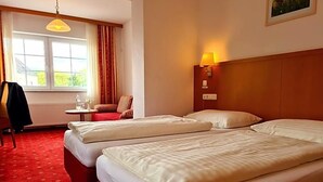 Lobby - Wirt im Feld (Dietach)