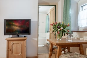 Standard-Dreibettzimmer, mit Bad