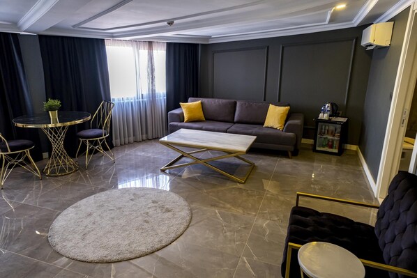 Executive Suite | Living area