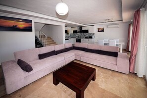 Villa, 2 Bedrooms | Living area