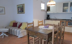 Appartement, 2 chambres, terrasse | Repas dans la chambre