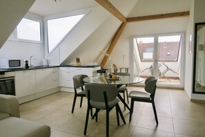 Superior Apartment, 1 Bedroom, Kitchen (incl. cleaning fee of 120 CHF) | Private kitchen | Fridge, microwave, oven, stovetop - Zurich Furnished Homes (Zürich)