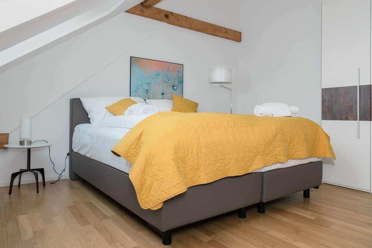 Leilighet – deluxe, 1 soverom, kjøkken (incl. cleaning fee of 120 CHF) | Skrivebord, blendingsgardiner, strykejern/-brett og barnesenger