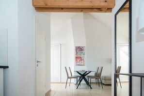 Deluxe Apartment, 1 Bedroom, Kitchen (incl. cleaning fee of 120 CHF) | In-room dining - Zurich Furnished Homes (Zürich)