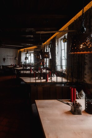 Breakfast and dinner served, German cuisine - Landhotel & Weingasthof Schwarzer Adler (Wiesenbronn)