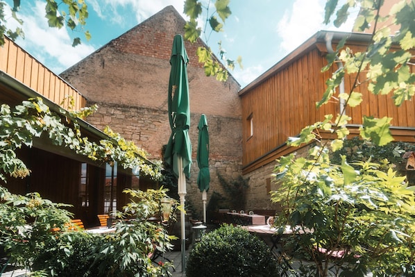 Exterior - Landhotel & Weingasthof Schwarzer Adler (Wiesenbronn)