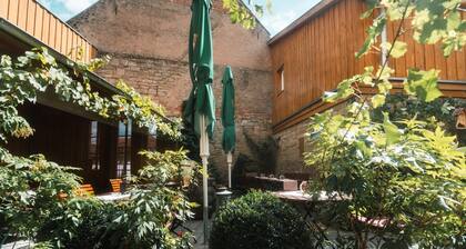 Landhotel & Weingasthof Schwarzer Adler