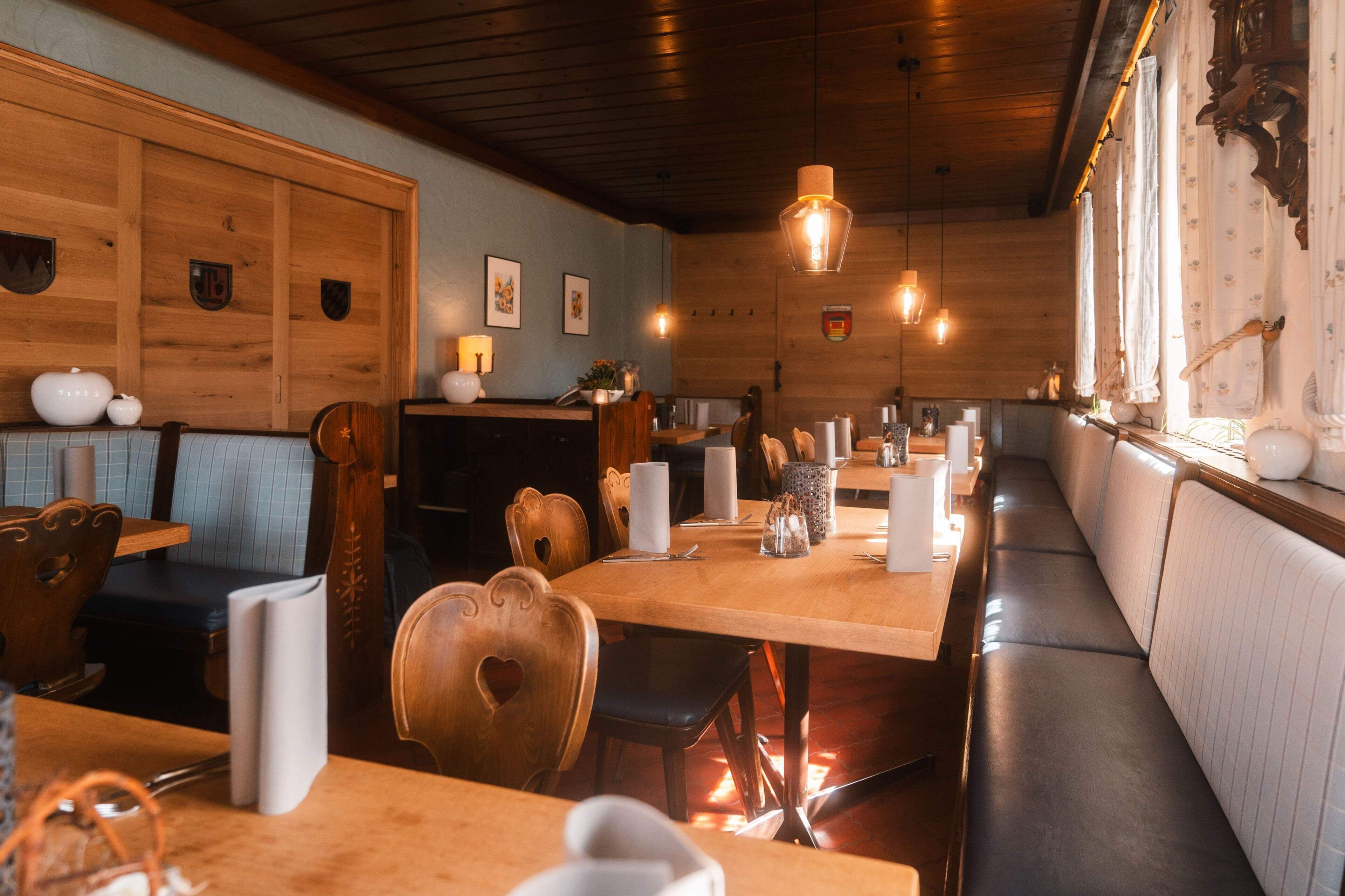 breakfast and dinner served, german cuisine