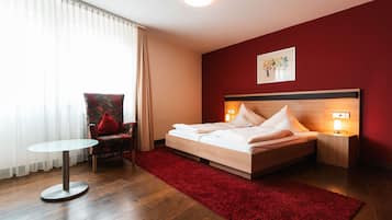 Roupas de cama antialérgicas, escrivaninha, cortinas blackout