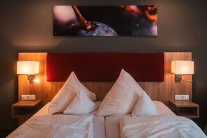 Hypo-allergenic bedding, desk, blackout curtains, soundproofing - Landhotel & Weingasthof Schwarzer Adler (Wiesenbronn)