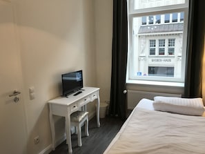 Einzelzimmer, Gemeinschaftsbad | Schreibtisch, Bügeleisen/Bügelbrett, Babybetten, kostenloses WLAN