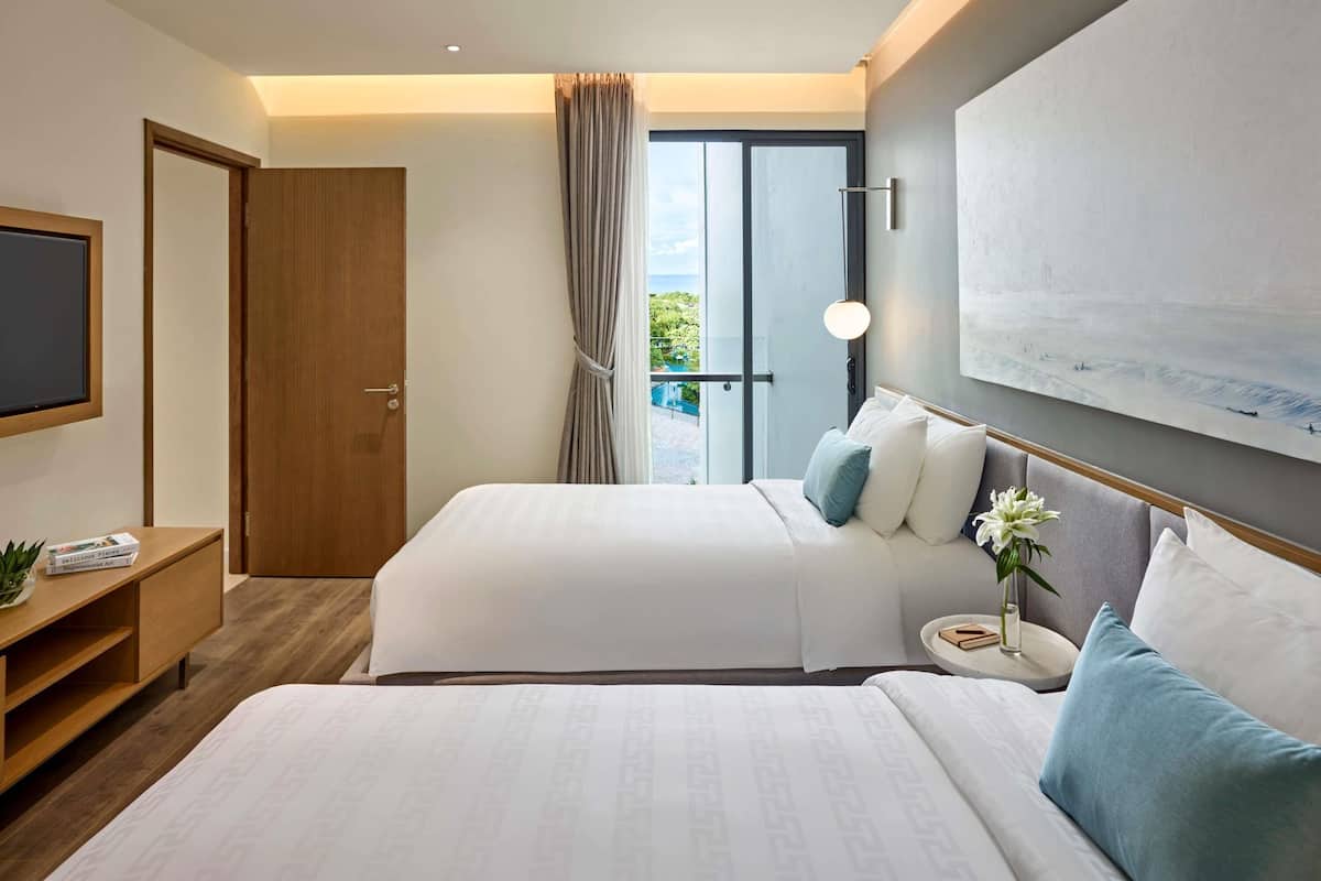 2 bedrooms, in-room safe, individually decorated, individually furnished