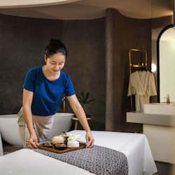 Couples treatment rooms, sauna, steam room, body treatments
