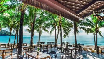 3 bars/lounges, 2 poolside bars, beach bar