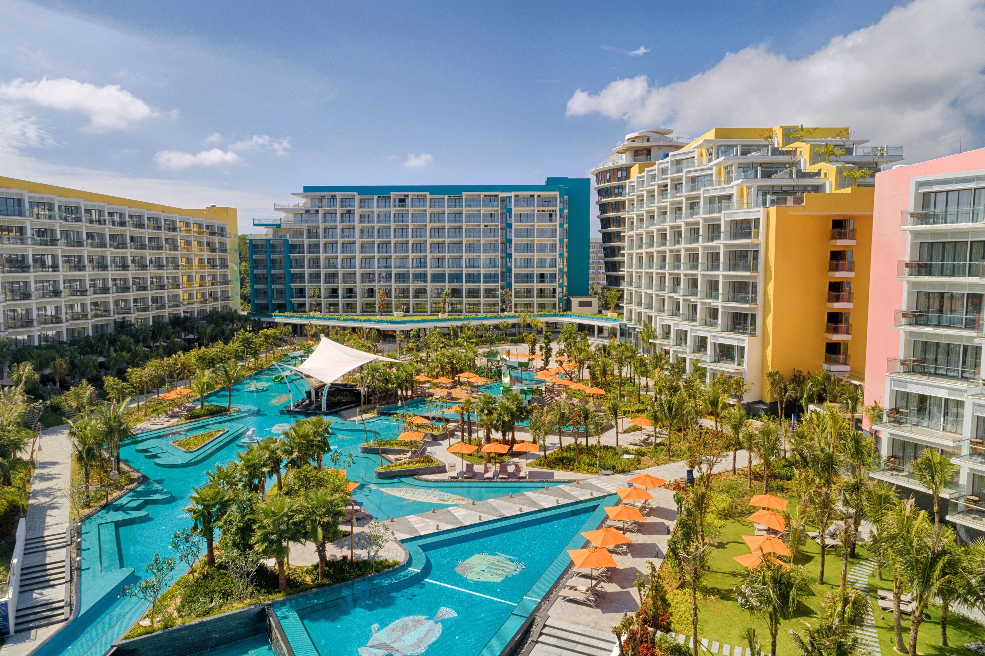 outdoor pool, open 7:00 am to 7:00 pm, pool umbrellas, pool loungers