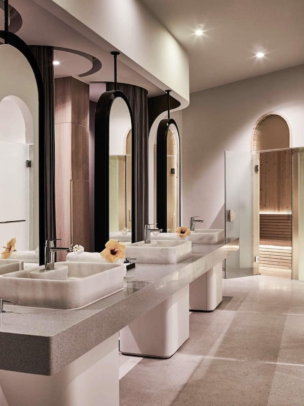 Couples treatment rooms, sauna, steam room, body treatments